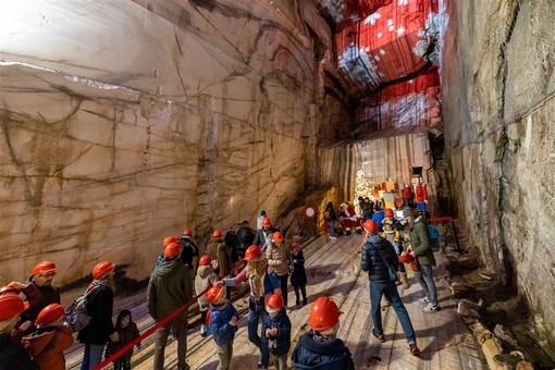 Il Natale di Grotta di Babbo Natale dal lago Maggiore al villaggio dei Twergi Il Natale di Grotta di Babbo Natale dal lago Maggiore al villaggio dei Twergi