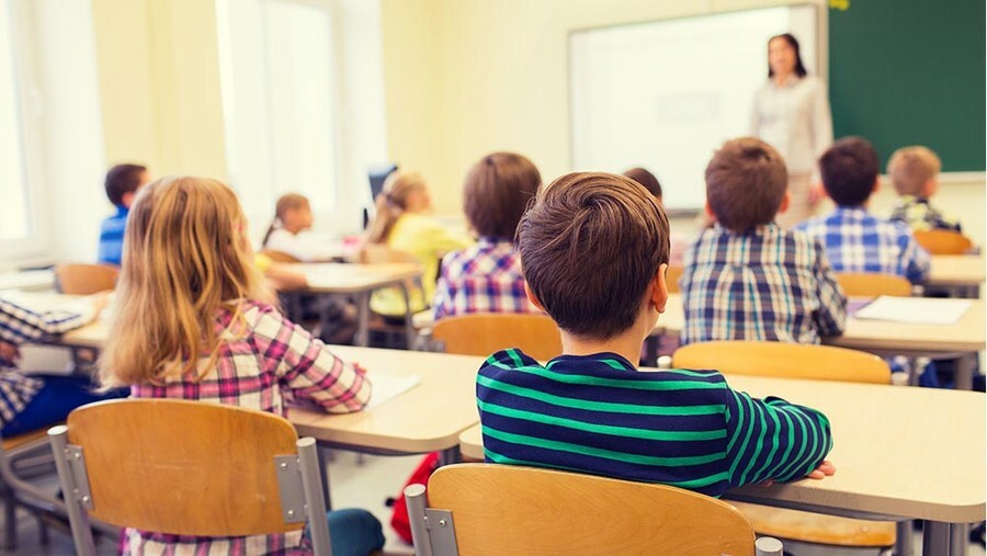 Ritorno a scuola, nuova stangata per le famiglie: fino a 1.300 euro per ogni studente (foto di repertorio) Ritorno a scuola, nuova stangata per le famiglie: fino a 1.300 euro per ogni studente (foto di repertorio)