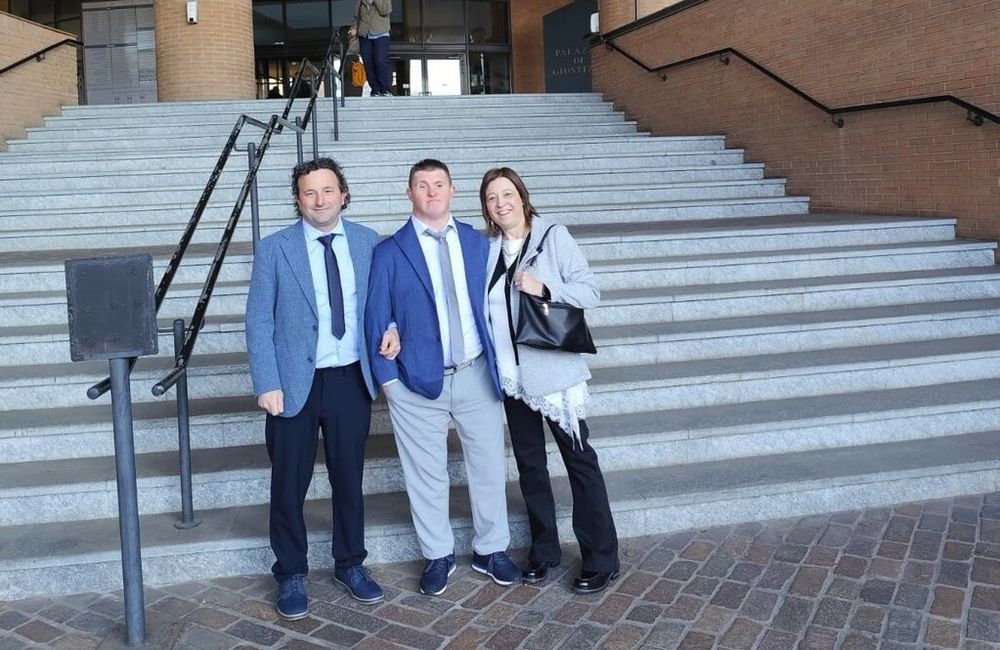 Lorenzo, adottato a 38 anni: “Prima erano Fabia e Piero, ora sono mamma e papà”