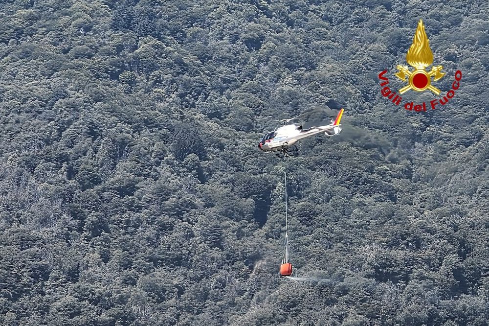 Nuovo fronte di fuoco in località Alpe La Res. Proseguono le operazioni Nuovo fronte di fuoco in località Alpe La Res. Proseguono le operazioni