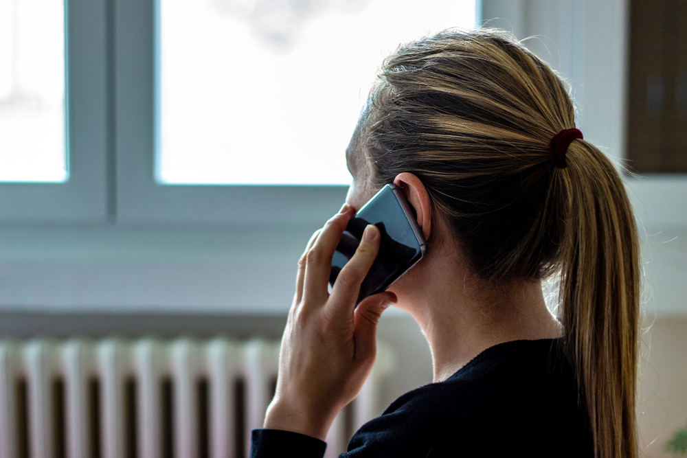 Frodi telefoniche, arriva il numero a tre cifre: così si riconosceranno le chiamate affidabili