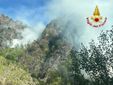 Cravagliana, proseguono le operazioni di spegnimento dell'incendio
