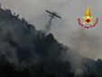 Cravagliana, proseguono le operazioni di spegnimento dell'incendio
