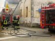 A fuoco un'abitazione abbandonata: intervengono i Vigili del Fuoco