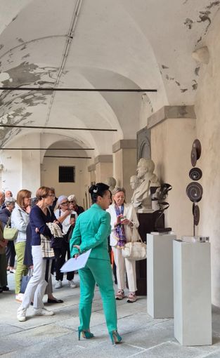 Enrica Pedretti inaugura “Formule” nel Cortile delle Carrozze della Biblioteca di Varallo Enrica Pedretti inaugura “Formule” nel Cortile delle Carrozze della Biblioteca di Varallo