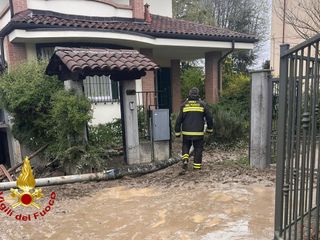Emergenza maltempo: i Vigili del Fuoco di Vercelli bonificano l'area torinese Emergenza maltempo: i Vigili del Fuoco di Vercelli bonificano l'area torinese