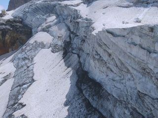 Sicurezza in alta quota, semplici errori che costano la vita: le buone pratiche della Guardia di Finanza di Alagna Sicurezza in alta quota, semplici errori che costano la vita: le buone pratiche della Guardia di Finanza di Alagna