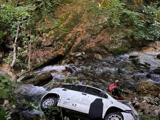 Dal Nord-ovest: auto in un dirupo a Pradleves (CN), interviene il Soccorso Alpino