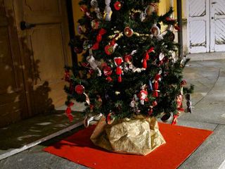 Strona, mercatino e iniziative natalizie: alberi creativi e musica per le vie del paese FOTO e VIDEO di Catia Ciccarelli per newsbiella.it Strona, mercatino e iniziative natalizie: alberi creativi e musica per le vie del paese FOTO e VIDEO di Catia Ciccarelli per newsbiella.it