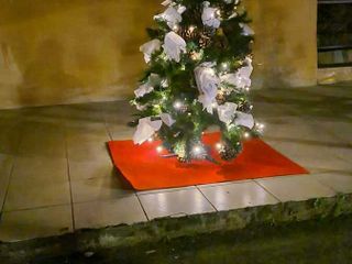 Strona, mercatino e iniziative natalizie: alberi creativi e musica per le vie del paese FOTO e VIDEO di Catia Ciccarelli per newsbiella.it Strona, mercatino e iniziative natalizie: alberi creativi e musica per le vie del paese FOTO e VIDEO di Catia Ciccarelli per newsbiella.it