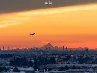 La Luna Rossa che attraversa lo skyline di Milano è nata sulle alture di Nebbiuno FOTO Valerio Minato La Luna Rossa che attraversa lo skyline di Milano è nata sulle alture di Nebbiuno FOTO Valerio Minato