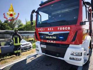 Incidente stradale sulla SP 12, intervento dei Vigili del Fuoco FOTO Incidente stradale sulla SP 12, intervento dei Vigili del Fuoco FOTO
