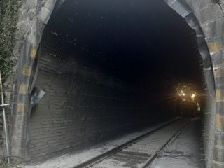 Borgosesia, manutenzione straordinaria alla galleria di Vanzone: interessata la linea Varallo-Novara Borgosesia, manutenzione straordinaria alla galleria di Vanzone: interessata la linea Varallo-Novara