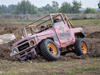 Stroppiana, dall'autocross alla prova di regolarità "Power Stage": tutte le attività dinamiche che si posso fare a "Ruote Veloci"