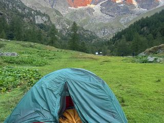 Luca Terenziani ad Alagna: il camminatore che attraversa l’Italia a piedi lungo il Sentiero Italia FOTO e VIDEO
