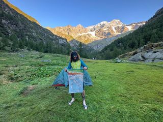 Luca Terenziani ad Alagna: il camminatore che attraversa l’Italia a piedi lungo il Sentiero Italia FOTO e VIDEO