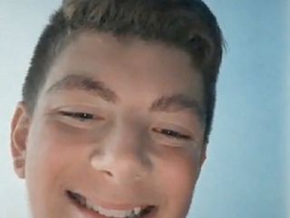 Una panchina e una fioriera in ricordo di Matteo Senfet nella Giornata della Felicità