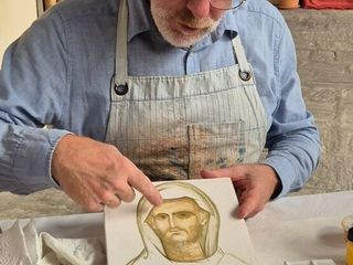Varallo, icone sacre in mostra in Biblioteca: Ian Knowles presenta “The Icon Painter’s Handbook”