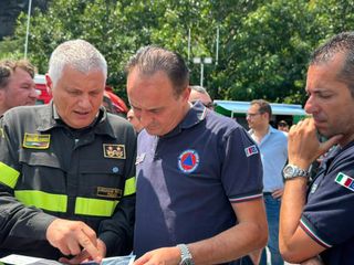 Incendi in Piemonte, Cirio al centro di comando di Varallo per Cravagliana Incendi in Piemonte, Cirio al centro di comando di Varallo per Cravagliana