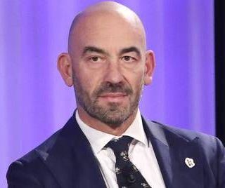 Kennedy Jr e la cocaina sniffata dal bordo del water, Bassetti: "Affermazioni che fanno inorridire" Kennedy Jr e la cocaina sniffata dal bordo del water, Bassetti: "Affermazioni che fanno inorridire"