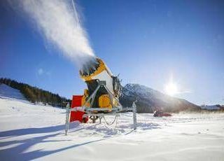 Neve artificiale tra pro e contro: "Non è tossica ma attenzione alle cadute" Neve artificiale tra pro e contro: "Non è tossica ma attenzione alle cadute"