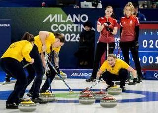 "Dovete fare casino", il curling si gode la bolgia di Cortina "Dovete fare casino", il curling si gode la bolgia di Cortina