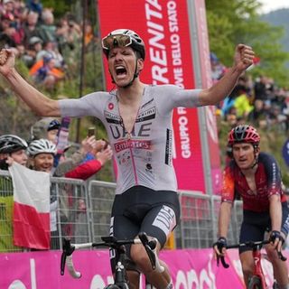 BuonGiro. Sul Monte Bondone è finalmente uno show: Joao meraviglia e Thomas torna in Rosa, Roglic va in crisi ma non è un flop