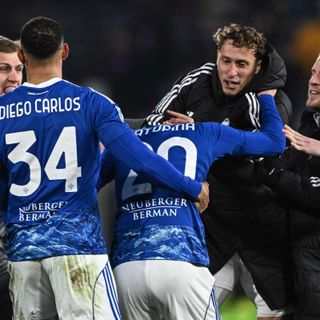 Baturina salva il Como nel recupero, col Bologna finisce 1-1