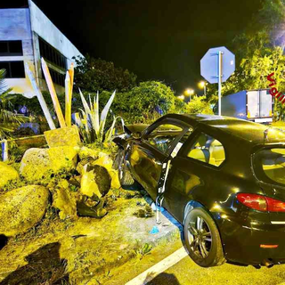 Incidente in piena notte, conducente estratto dalle lamiere
