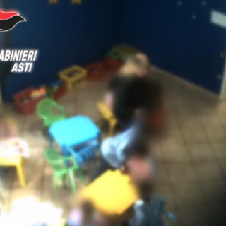 Dal Nord-ovest, violenze e insulti razzisti in un asilo di Asti: sospese due educatrici.