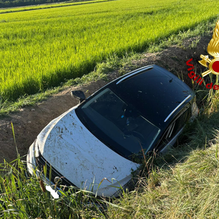 Auto in un canale nella vicina Santhià