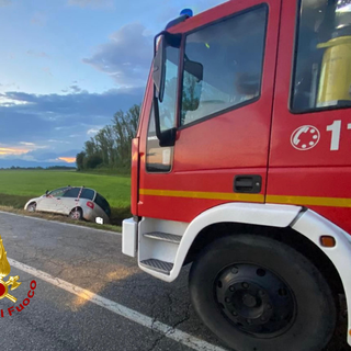 Esce di strada durante il temporale, soccorsa una giovane