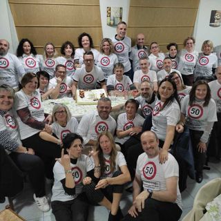 Cena dei coscritti in Valsessera, ritorno alle origini per oltre 30 persone della classe '75