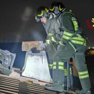 Dal Nord Ovest, a Cigliano principio d'incendio di una canna fumaria