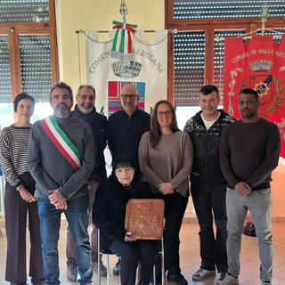 Valdilana, consegnato un prezioso dono per la comunità (foto dalla pagina Facebook del comune di Valdilana)