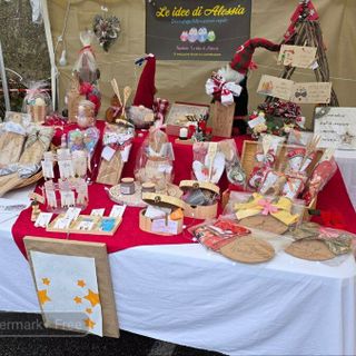 Strona, mercatino e iniziative natalizie: alberi creativi e musica per le vie del paese FOTO e VIDEO di Catia Ciccarelli per newsbiella.it