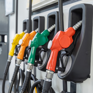 Il Governo taglia le accise: da oggi benzina e diesel giù di 25 centesimi al litro