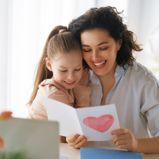 Festa della Mamma: "Servono più servizi e sostegni per le madri"