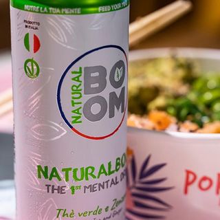 Bevanda con poche calorie + insalata: il pranzo è servito.