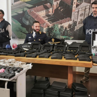 Vendeva online teaser importati illegalmente: in manette un 20enne vercellese