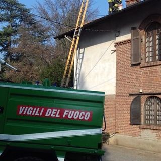 A fuoco una canna fumaria, principio d'incendio a Gattinara