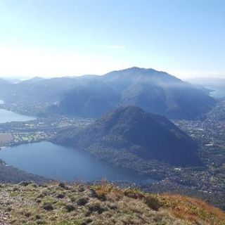 I laghi Maggiore ed Orta dalla vetta del Faiè (ph. Mauro Carlesso)