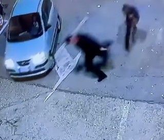Vercelli, accoltella l'addetto alla sicurezza: caccia all'aggressore.