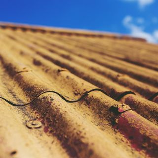 Bonifica amianto, dalla Regione oltre 3 milioni di euro per gli edifici pubblici (foto di repertorio)