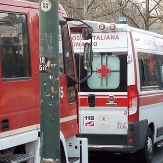 Dal Nord-ovest, travolto dalle fiamme mentre brucia le sterpaglie: ricoverano in codice rosso