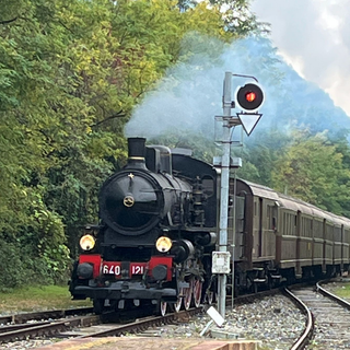 Il passaggio del treno storico conquista i visitatori nella vicina Valsesia (servizio di Ermanno Orsi)