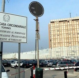 Dal Nord-ovest, Caos nel carcere di Torino: incendi, devastazioni e telefoni cellulari