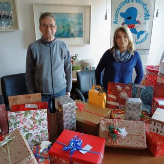 Valdilana, la solidarietà fa rete con l'Associazione Delfino: oltre 200 pacchi di Natale per chi è in difficoltà (foto dalla pagina Facebook di Associazione Delfino Valdilana)
