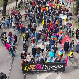 1.117 nomi letti in corteo: Torino ricorda le vittime innocenti delle mafie