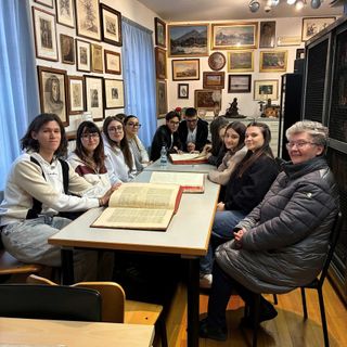Varallo, la 4ª del Liceo Classico in Biblioteca: dai servizi al pubblico agli incunaboli e all’Encyclopédie